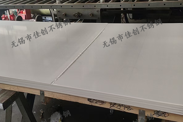 304不锈钢冷轧板拉丝贴膜